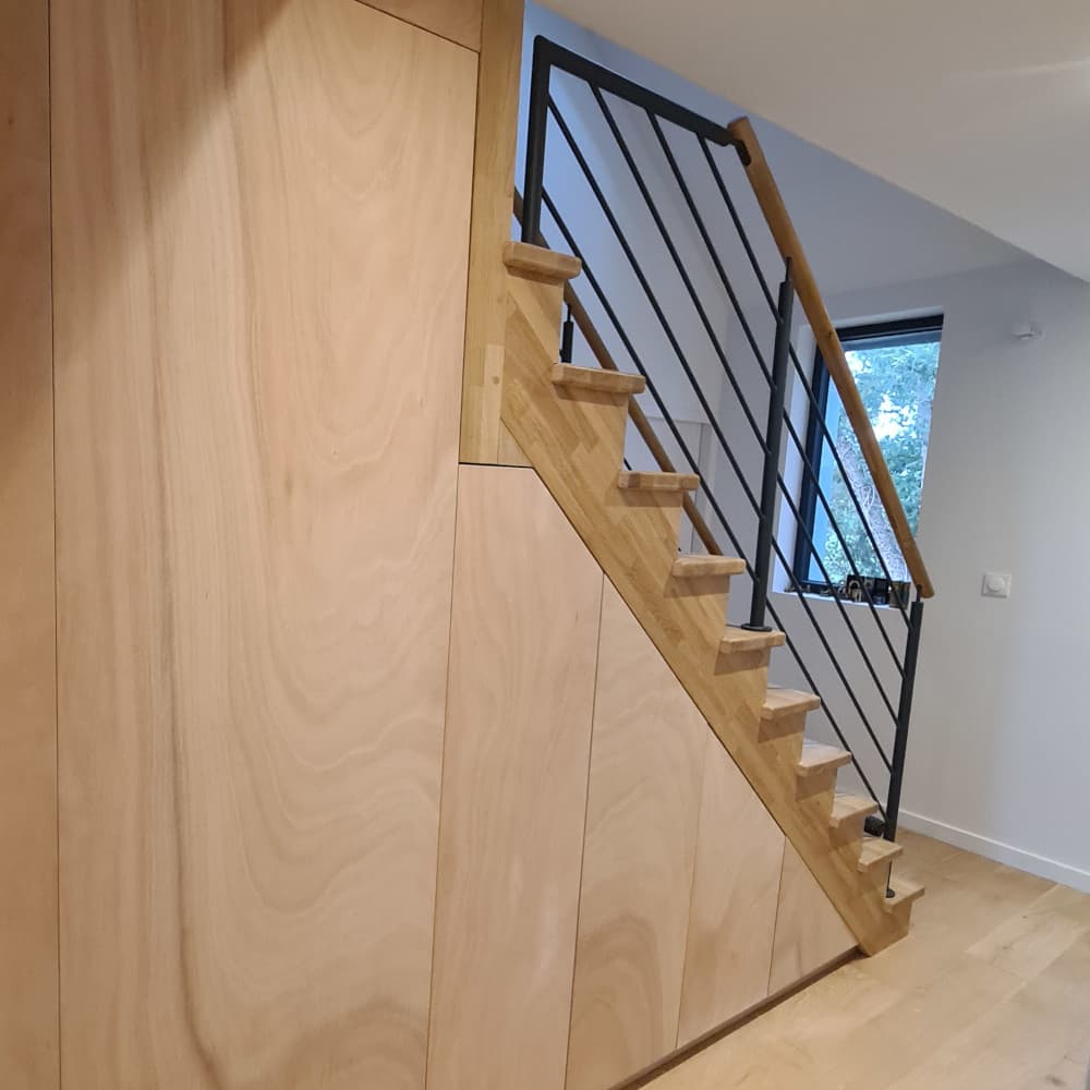 Placard sous escalier